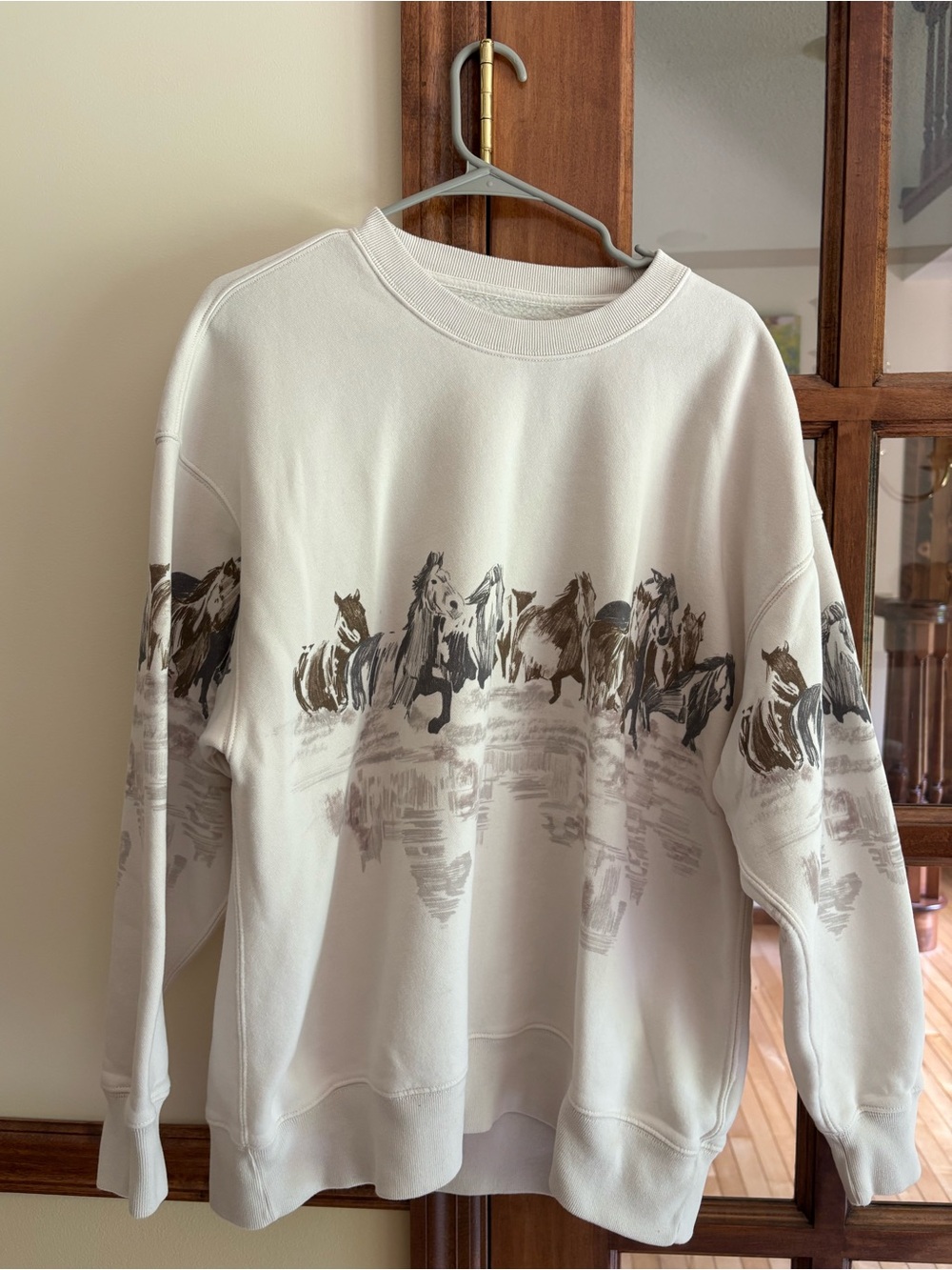 Abercrombie & Fitch Sunday Crew Horse Graphic Sweatshirt in large - Picture 2 of 5